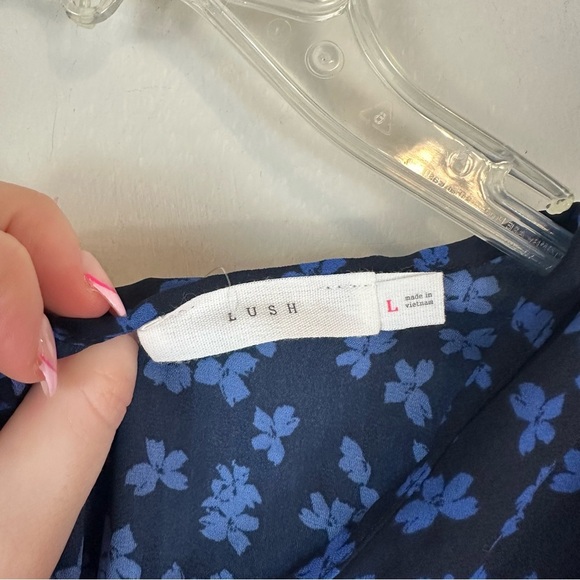 Lush | Black and Blue Floral Tie Back Blouse Size Large NWT - Picture 3 of 8